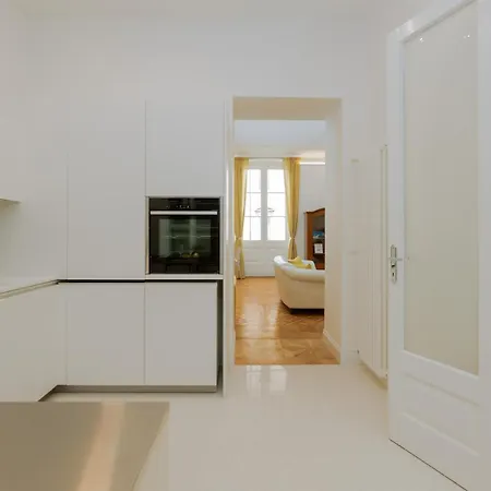 Jonathan Luxury Station Τεργέστη