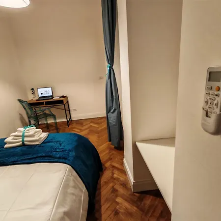 Jonathan Luxury Station * Τεργέστη