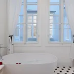 Jonathan Luxury Station Apartment