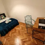 Jonathan Luxury Station Apartment