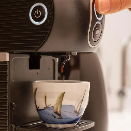 Jonathan Luxury Station * ترييستي