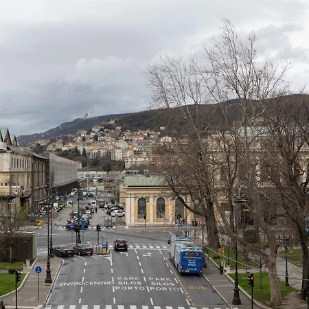 Jonathan Luxury Station Apartment Triest