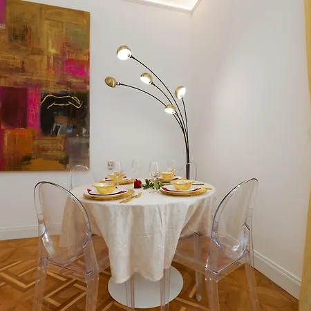 Jonathan Luxury Station *