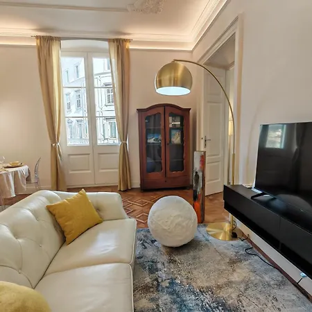 Jonathan Luxury Station Triest