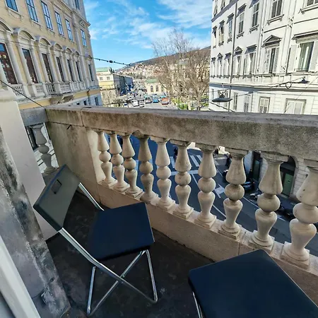 Jonathan Luxury Station * Triest